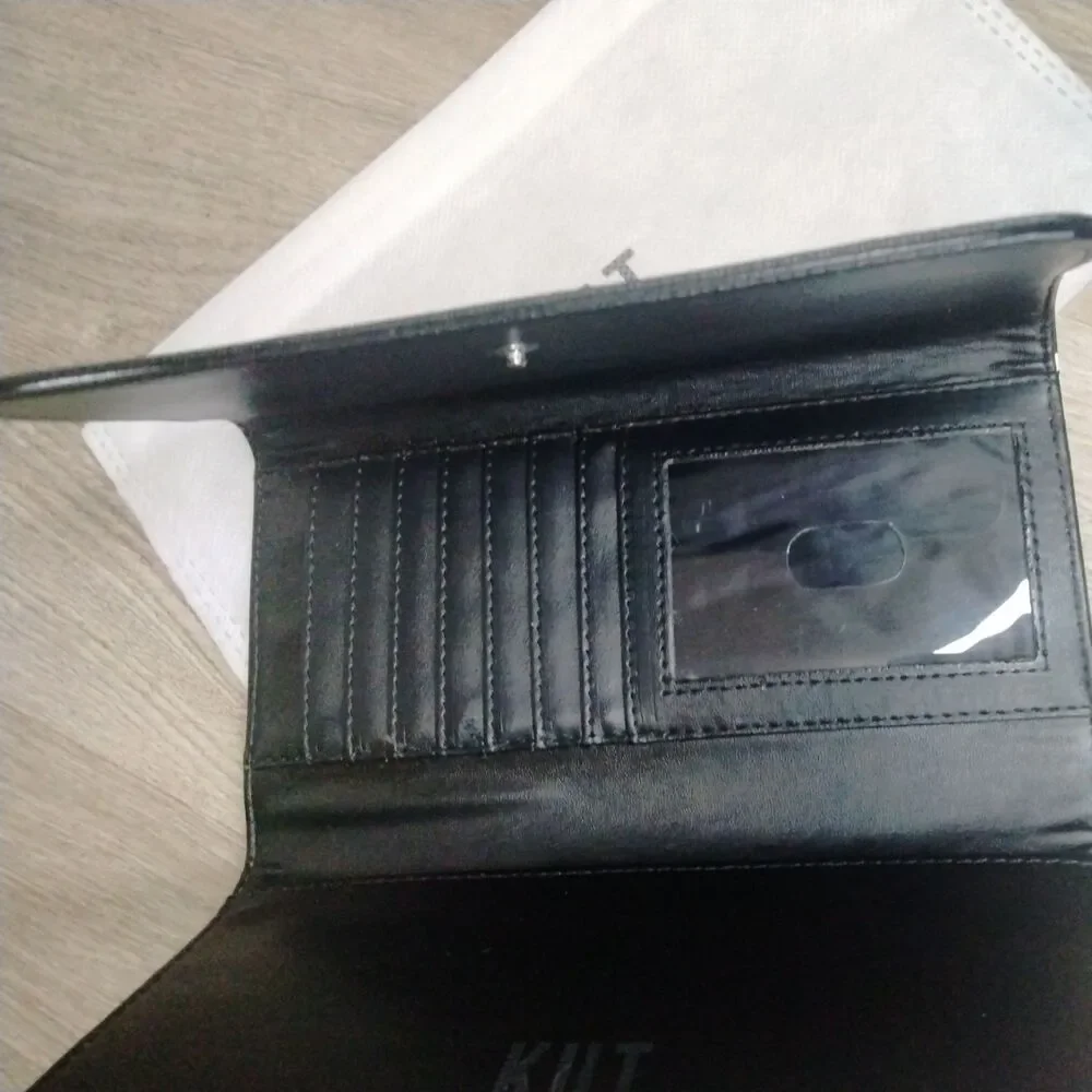 Kut From The Kloth Womens NEW Clutch/Full size Wallet Black White Striped.